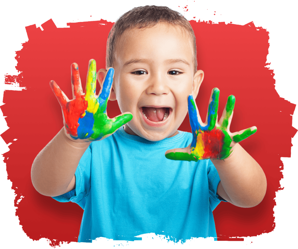 enfant qui joue avec de la peinture